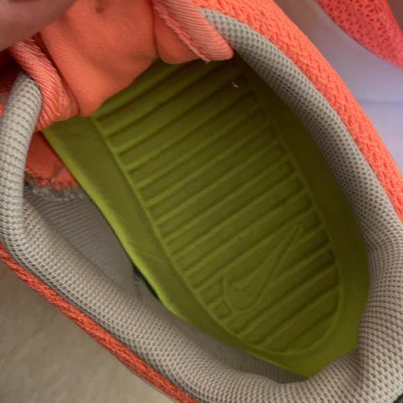 Nike - Picture 4 of 11